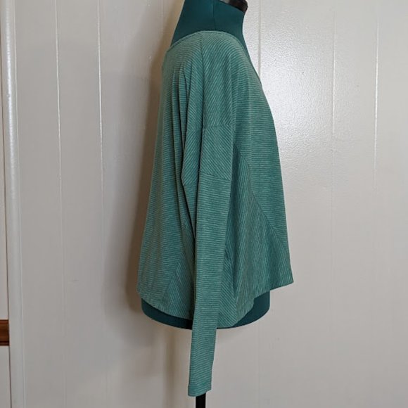 BCBGeneration Oversized Asymmetrical Stripes Long Sleeve Top. Size XS/S. - Picture 8 of 13